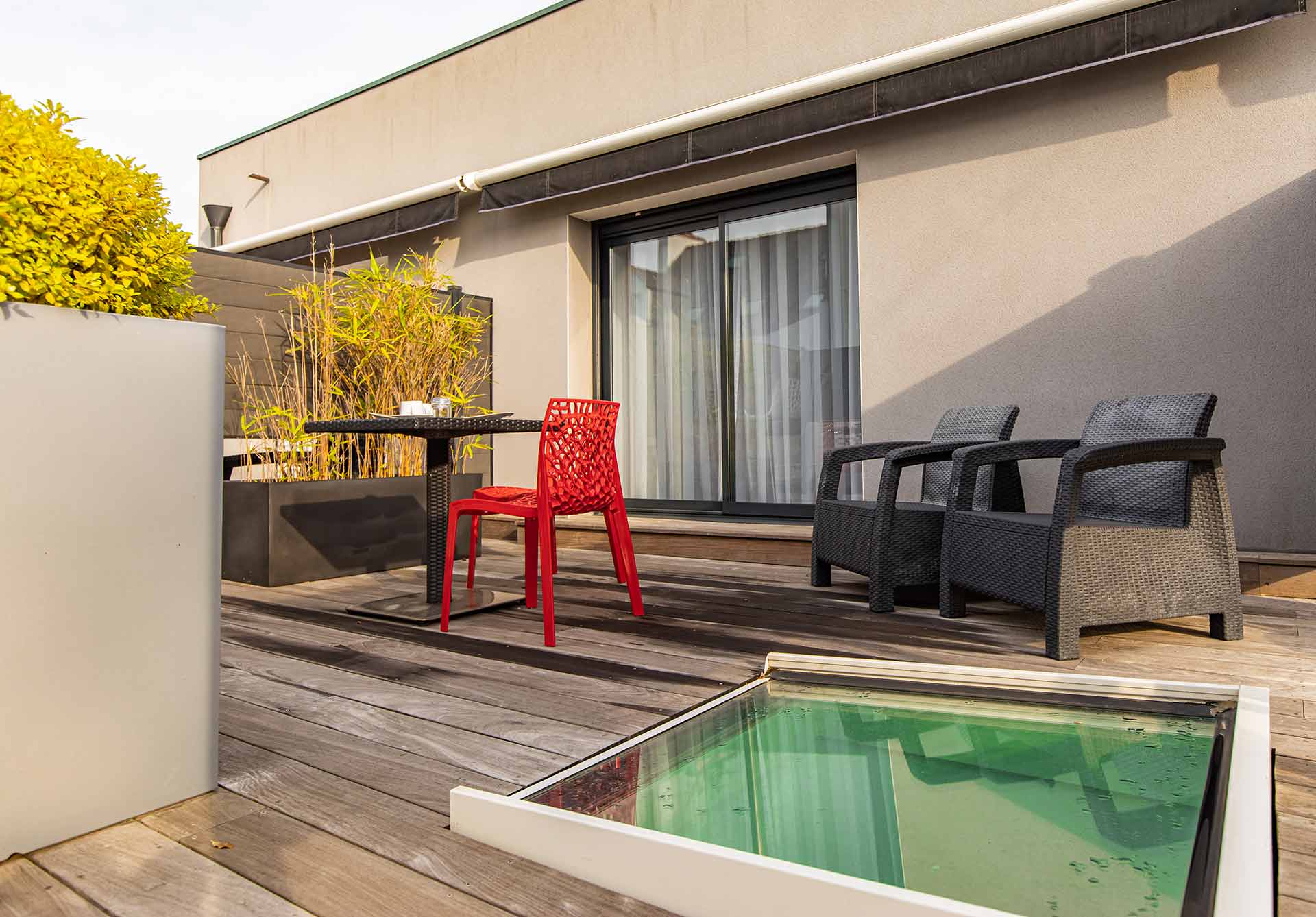 La terrasse de la chambre confort plus d'Avel Vor, restaurant gastronomique à Port-Louis